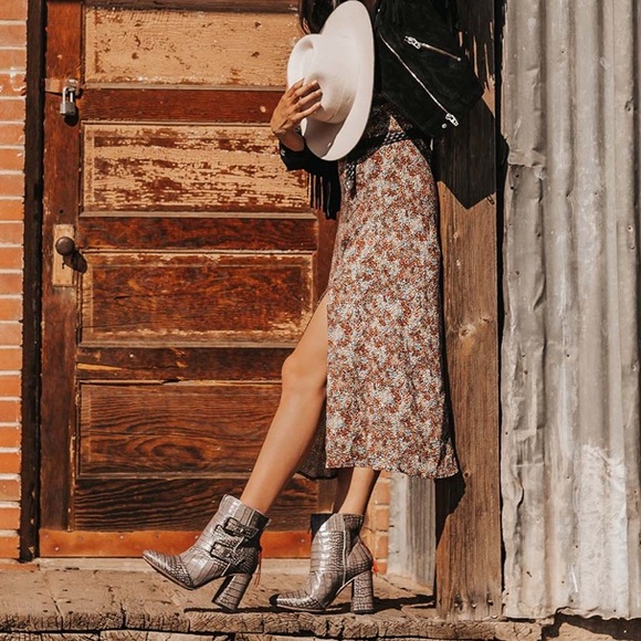 FREEBIRD BY STEVEN JOEY BOOTS IN STONE CROCO LEATHER W/FLARED WRAP HEEL SIZE 8 - Picture 4 of 16